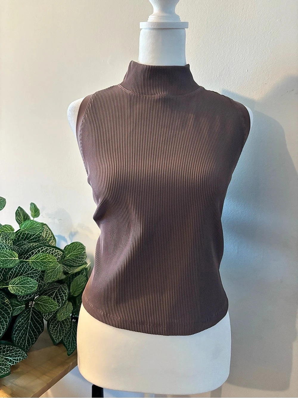 Athleta Ribbed Mock Neck Tank in Brown XL Like New